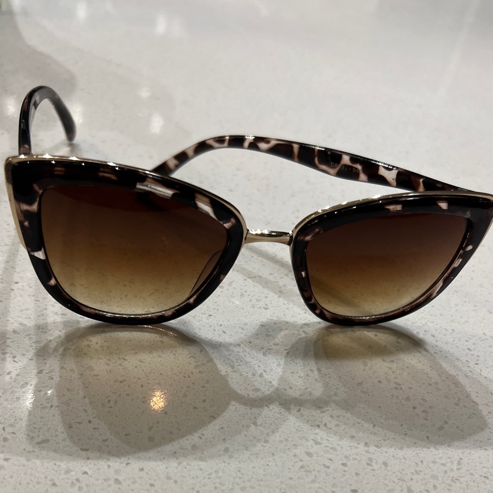 Turtleshell Print Sunglasses